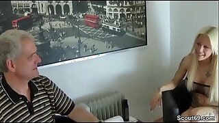 Qualify Opa darf junge geile Microscopic Maus ficken