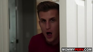 Stepson peeps out of reach of masturbating stepmom fitfully fucks the brush